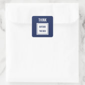 Denk buiten de kist navy vierkante sticker (Tas)