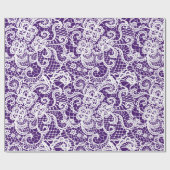 Dentelle blanche sur papier cadeau violet (Plat)