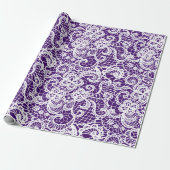 Dentelle blanche sur papier cadeau violet (Déroulé)