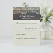 Dentelle Burlap et mariage rustique en bois RSVP (Debout devant)