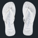 Dentelle d'argent & Dusty Blue Maid of Honor Maria<br><div class="desc">Ces belles tongs mariages sont une excellente façon de remercier et de reconnaître votre bonne d'honneur tout en lui épargnant les pieds en même temps. Dispose d'un design élégant avec dentelle gris argenté sur un arrière - plan blanc et élégant écriture bleu foncé. Le test est Maid of Honor avec...</div>