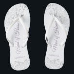 Dentelle d'argent et serveuse de chambre d'honneur<br><div class="desc">Ces belles tongs mariages sont une excellente façon de remercier et de reconnaître votre bonne d'honneur tout en lui épargnant les pieds en même temps. Dispose d'un design élégant avec dentelle gris argenté sur un arrière - plan blanc et élégant écriture violet ou lavande poussiéreuse. Le test est Maid of...</div>