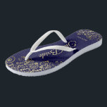 Dentelle d'or sur bleu marine La mariée Mariage<br><div class="desc">Dansez la nuit avec ces belles tongs mariages. Conçues pour la mariée, elles présentent un design simple mais élégant avec des écritures de couleur or sur un arrière - plan bleu marine et des boucles et des tourbillons en dentelle dorée fantaisie. Belle façon de rester chic et approprié tout en...</div>