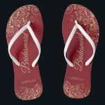 Dentelle d'or sur le Mariage Bridesmaid Elegant Ro<br><div class="desc">Ces tongs de mariage élégants sont une excellente façon de remercier et de reconnaître vos demoiselles d'honneur, tout en donnant à leurs pieds un repos après une longue journée. La belle conception présente un design élégant avec des remplissages en dentelle dorée sur un arrière - plan de couleur rouge pourpre...</div>