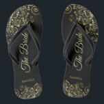 Dentelle d'or sur le noir La mariée Mariage élégan<br><div class="desc">Dansez la nuit avec ces belles tongs mariages. Conçues pour la mariée, elles présentent un design simple mais élégant avec des scripts de couleur or en lettrage sur un arrière - plan noir classique et des boucles et tourbillons en dentelle dorée fantaisie. Belle façon de rester chic et approprié tout...</div>
