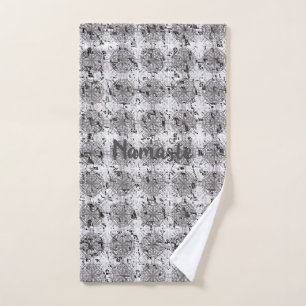 Dentelle noire, blanche et grise en détresse