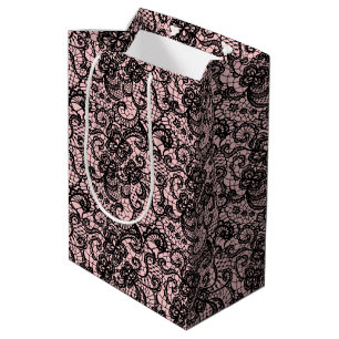 Dentelle noire sur sac cadeau rose pâle moyen