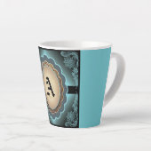 Dentelle Turquoise antique Monogramme Latte Mug (Angle droit)