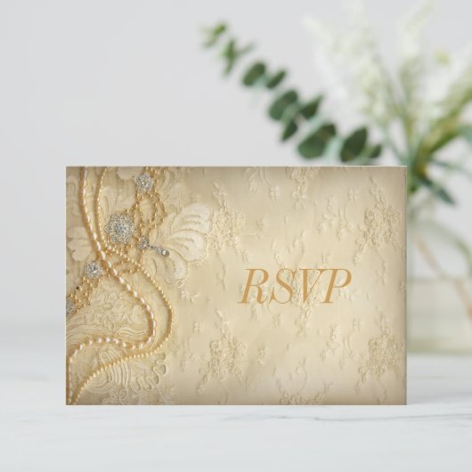 Dentelles et perles vintages RSVP (Debout devant)