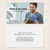 Dentiste travaillant avec le patient (Devant & derrière)
