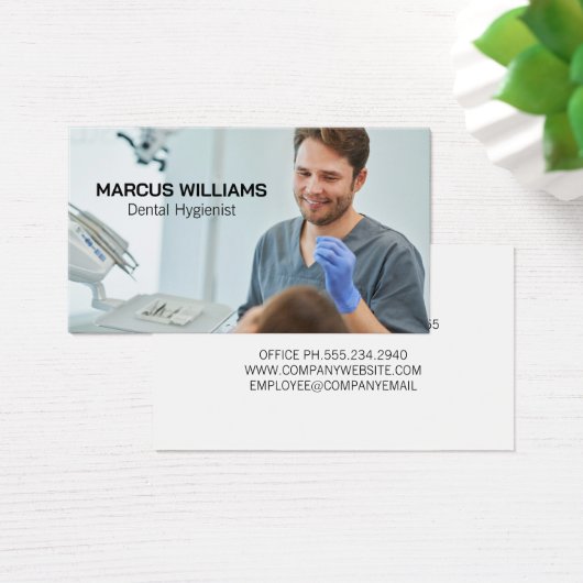 Dentiste travaillant avec le patient (Bureau)