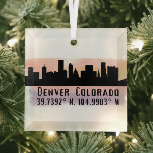 Denver CO City Skyline Latitude en Longitude Glas Ornament