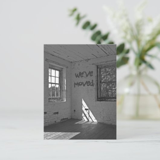 Déplacement de la carte postale de changement d'ad (Debout devant)