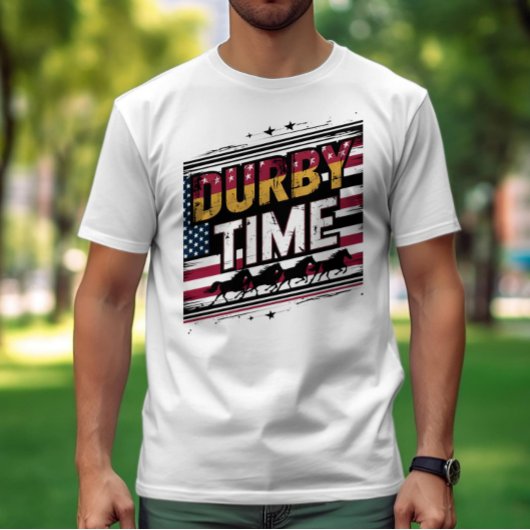 Derby Time: Amerikaanse vlag achtergrond T-shirt