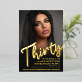 Dertig 30th Birthday aangepaste fotoscript goud Folie Uitnodiging (Staand Voorkant)