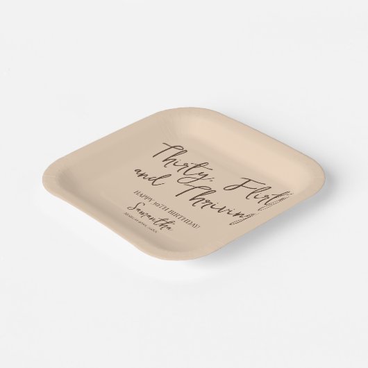 Dertig flirterige en bloeiende script 30ste verjaa papieren bordje (Gebogen)