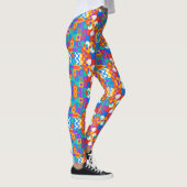 Des collants aux couleurs vives présentent un moti (Droite)