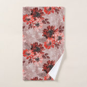 Des fleurs rouges, bordeaux. (Serviette à main)