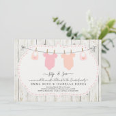 Des jumelles personnalisées Sip and See Invitation (Debout devant)