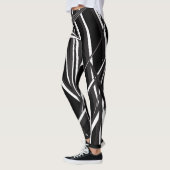 Des leggings uniques et uniques, noirs et blancs. (Gauche)