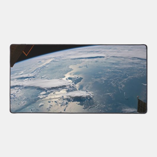 Des Nuages Autour De Sumatra, Indonésie. (Recto)