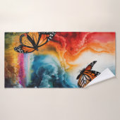 Des papillons dans une tempête colorée. (Serviette de bain)