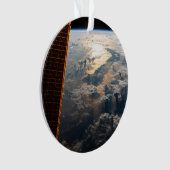 Des Poutres Sunglint Au Large De La Mer Des Célèbe (devant)