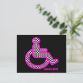 Désactivé dans la carte postale rose rétro (Debout devant)