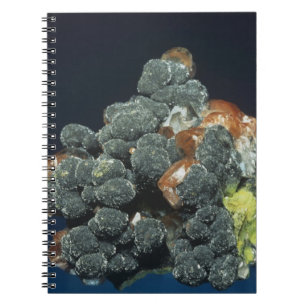 Descloizite op calciet notitieboek