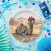 Desert Camel Wearing a Red Retired Cap Papieren Bordje (Feest)