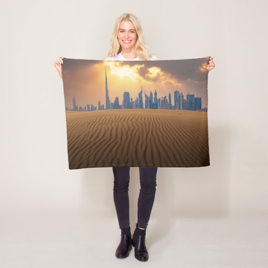 Deserts Dubai's Skyline View from Sand Dune Fleece Deken (In situ)