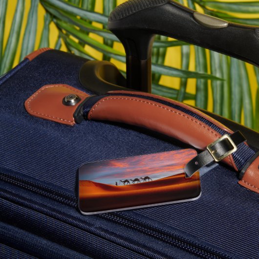 Deserts Man & Camels in the Sand Dunes Bagagelabel (Voorkant Insitu 3)