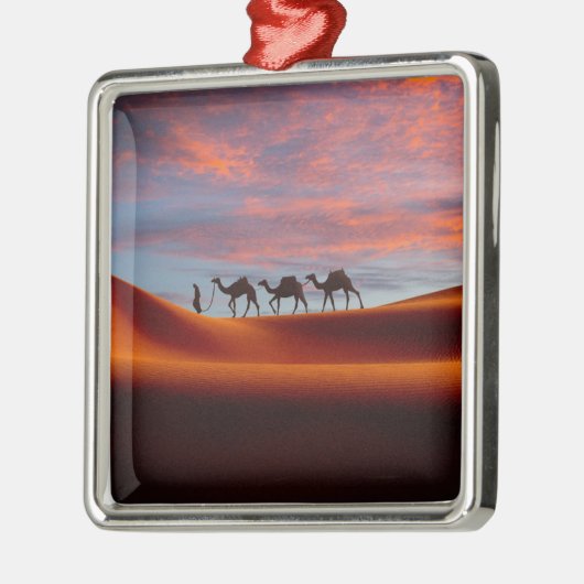 Deserts Man & Camels in the Sand Dunes Metalen Ornament (Links)