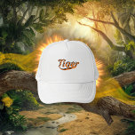 Design de tigre sur un casquette noir<br><div class="desc">Le design "Tiger" n'est pas seulement un énoncé de mode ; c'est une invitation à embrasser votre propre force intérieure et à libérer votre potentiel inexploité.</div>