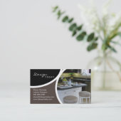 Design d'intérieur présentant le carte de visite (Debout devant)