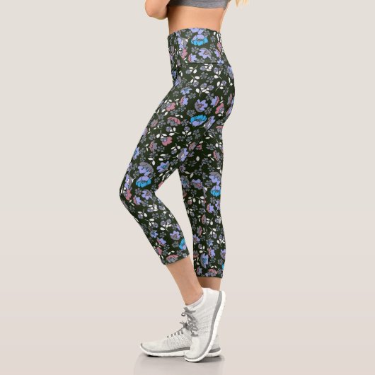 Design floral sur Leggings Capri noirs (Gauche)