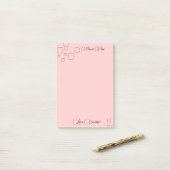 Design moderne avec arrière - plan rose Post-it No (Sur un bureau)