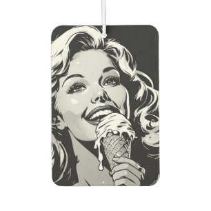 Désodorisant Pour Voiture Femme blonde profitant de sa glace