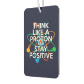 DÉSODORISANT POUR VOITURE PENSEZ À UN PROTON ET RESTEZ POSITIF (Gauche)