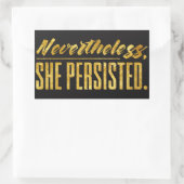 Desondanks bleef ze bij rechthoekige sticker (Tas)