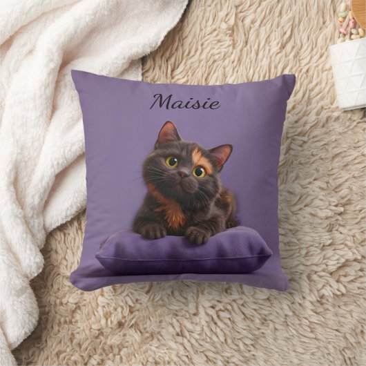 Dessin Tortoiseshell Kitten sur coussin pourpre (Couverture)