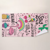 Dessins mignons sur motif extensible rose (Serviette de bain)