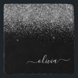Dessous-de-plat Script Monogram Girly Name<br><div class="desc">Parties scintillant à étincelles noir et argent Script Monogramme Nom Trivet de pierre. Cela fait le cadeau parfait de remise de diplômes,  anniversaire,  mariage,  douche nuptiale,  anniversaire,  baby shower ou bachelorette pour quelqu'un qui aime le luxe glam et les styles chic.</div>