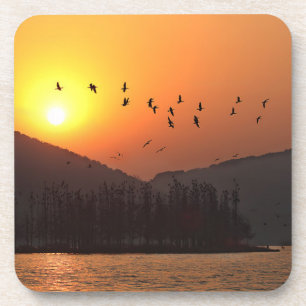 Dessous-de-verre Birds Flying dans le lac Est de Sunset Sky