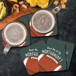 Dessous-de-verre Carré En Papier American Football Dark Green<br><div class="desc">Les dessous de verre en papier personnalisables comportent un football américain sur vert foncé et les mots "It's Game Day !" ainsi que votre nom de famille. PLUS de couleurs et articles correspondants dans notre magasin.</div>