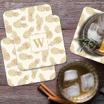 Dessous-de-verre Carré En Papier Ananas Monogram Gold sur ivoire<br><div class="desc">Votre monogramme et vos ananas en or sur des dessous de verre en papier lourd carré en ivoire sont un ajout fabuleux à votre décor maison pour afficher sur des tables basses et des plateaux de tomates,  et pour offrir en cadeau. Correspondance d'articles dans notre magasin.</div>