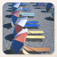 Chaises vides sur la plage