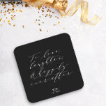 Dessous-de-verre Carré En Papier Classic To Love Rire Citation Mariage noir blanc<br><div class="desc">Ajoutez une touche chic à votre heure de cocktail ou à votre soirée de fiançailles avec ce dessous de verre en papier. Le design comprend la citation "Pour aimer, rire et heureux toujours après" dans une typographie de script classique et 2 lignes de texte, parfait pour votre monogramme, les noms,...</div>