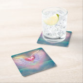 Dessous-de-verre Carré En Papier Cœur ailé arc-en-ciel pastel (En situation)