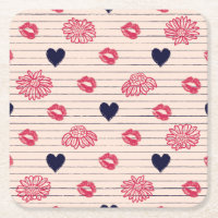 Cœurs rouges, lèvres, motif de pâquerettes.